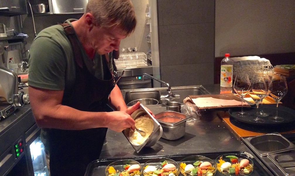 Jarige (In de Keuken van) Floris trakteert op wijn De Buik van Rotterdam