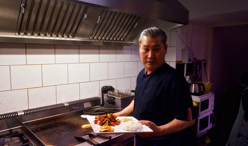 Meneer Choi, hoeder van de Koreaanse keuken De Buik van Rotterdam