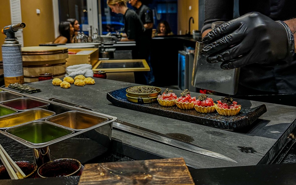 Chef’s Table Rotterdam: bij Jazz House Sushi bereidt Ricky sushi voor ...